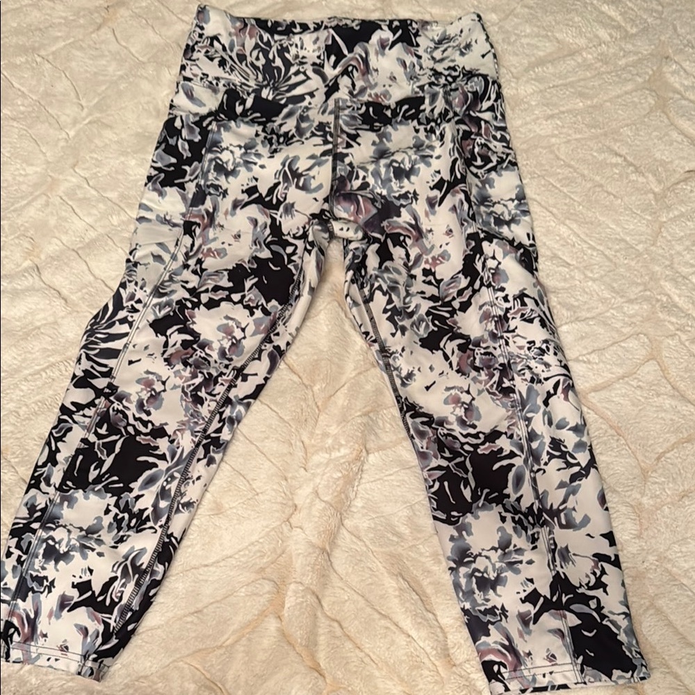 Balance Collection Monochrome Floral Leggings